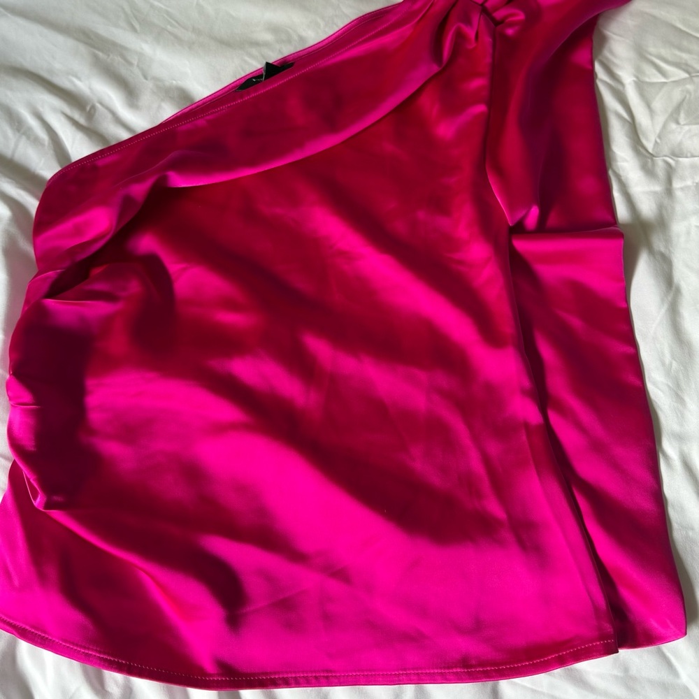 Express One-Shoulder Ruffle Top in Fuchsia - Picture 4 of 7